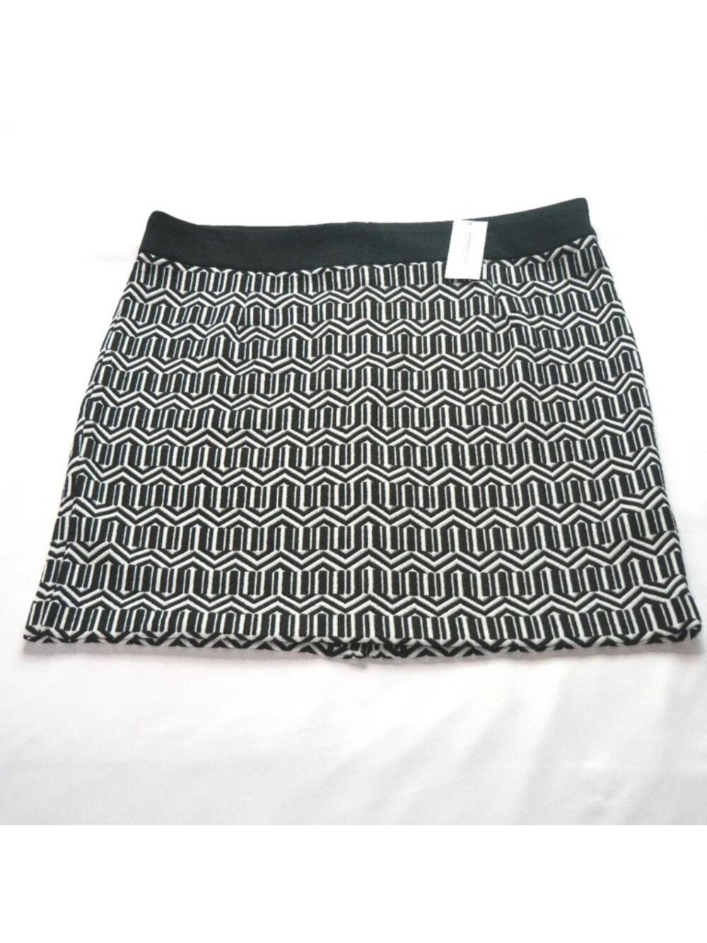 Banana Republic 14 Black White Geometric Jacquard Pencil Skirt NWT